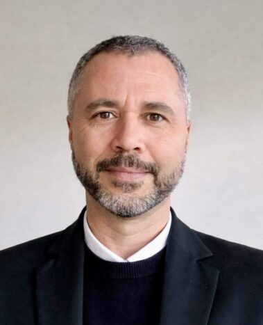 Portrait of Fernando Rocha, psychoanalyst in Sydney | The Underthought.